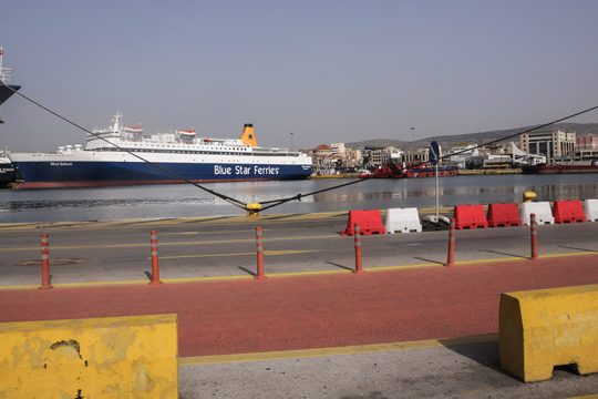 Καταγγελία για το μειωμένο προσωπικό στα πλοία