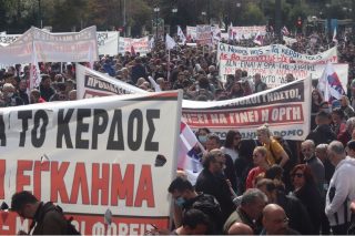 Σε κίνημα διαρκείας «μεταβολίζεται» η οργή στους δρόμους