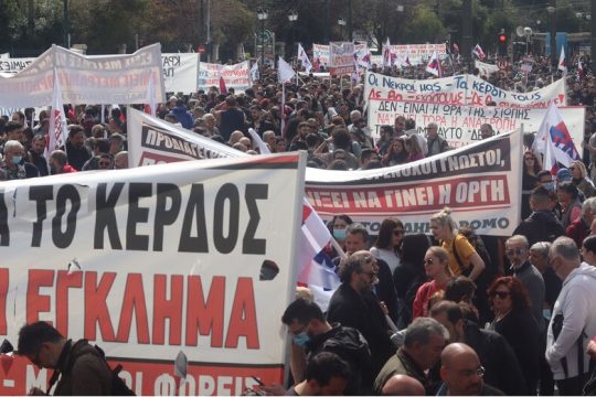 Σε κίνημα διαρκείας «μεταβολίζεται» η οργή στους δρόμους