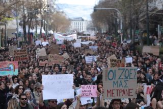 Μια γενιά στο ίδιο βαγόνι