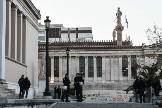 Ελεύθεροι οι συλληφθέντες της Πρυτανείας – Αναβολή για να απολογηθούν