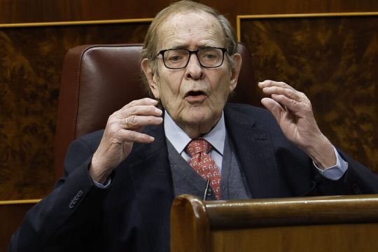Η ακροδεξιά πρόταση μομφής και ο άσπονδος φίλος