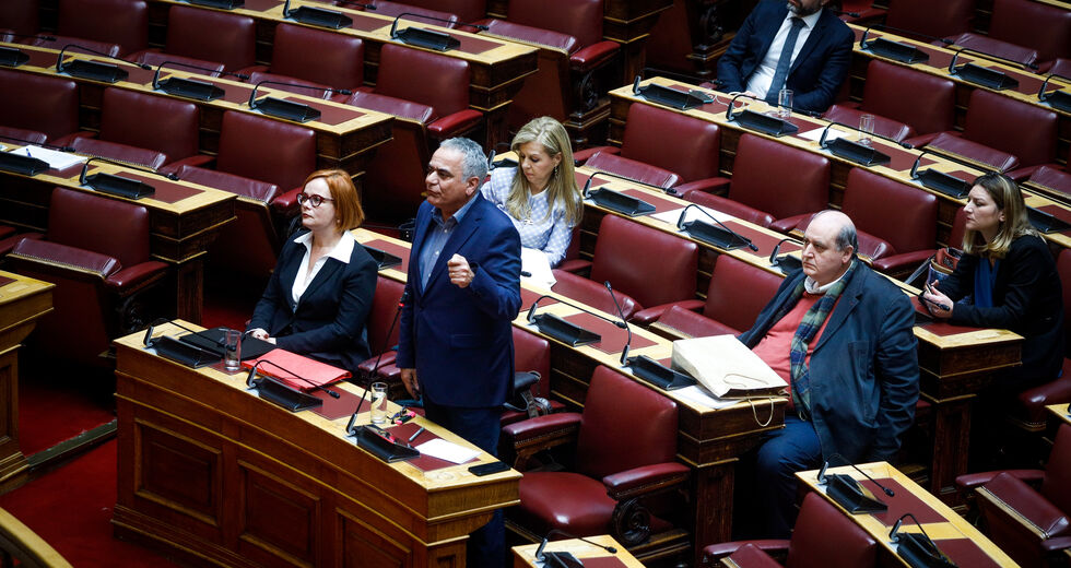 Σύγκρουση και στη Βουλή για τις ευθύνες