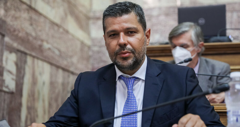 ΣΥΡΙΖΑ-ΠΣ: Ενώ η χώρα πενθεί, Μητσοτάκης και Στάσσης κάνουν δουλειές δισ.