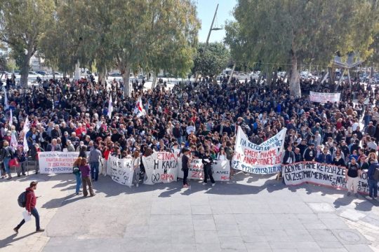 Στους δρόμους οι Κρητικοί για το δυστύχημα στα Τέμπη – «Είναι δολοφονίες»