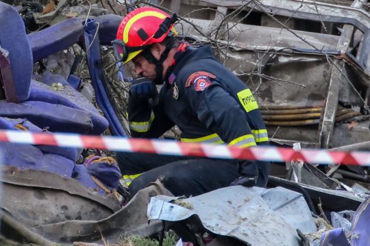 Θρήνος και οργή για το έγκλημα στα Τέμπη