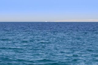 Τα άδεια σακιά τα φουσκώνει ο αέρας. Τους ανόητους, η έπαρση (Σωκράτης)