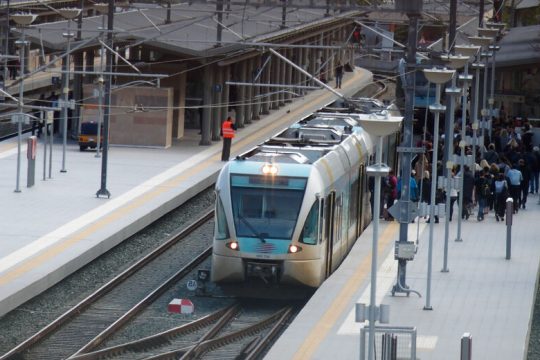 Επανεκκίνηση των τρένων με ακόμη λιγότερα δρομολόγια