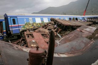 Προσωρινά κρατούμενος ο σταθμάρχης μετά την 7ωρη απολογία του