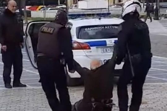 Αλλοι «δεντροκτονούν» άλλοι συλλαμβάνονται