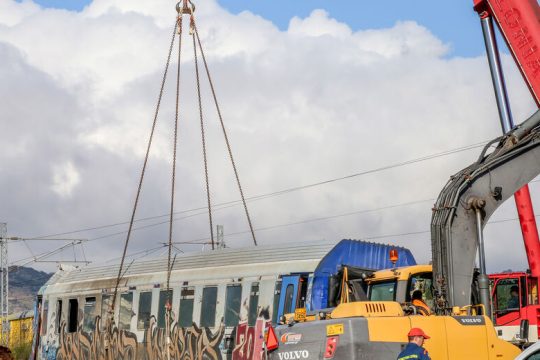 Πέφτει η αυλαία με τον φόβο για αύξηση των νεκρών