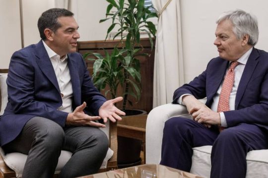 «Βέλη» Τσίπρα κατά Ντογιάκου στη συνάντηση με τον επίτροπο Δικαιοσύνης