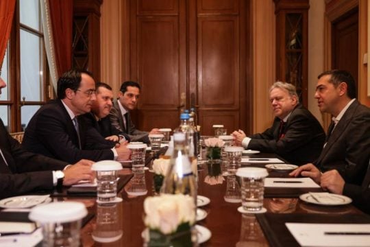 Τετ α τετ Τσίπρα – Χριστοδουλίδη στη σκιά της τραγωδίας των Τεμπών