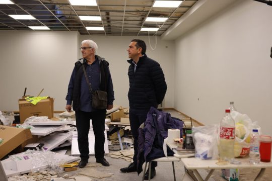 Αυτοψία Τσίπρα στο… γιαπί της τηλεδιοίκησης