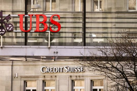 Financial Times: Προς συμφωνία συγχώνευσης Credit Suisse-UBS
