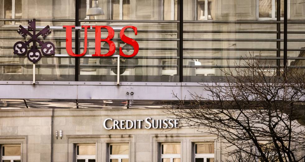 Bloomberg: «Πόρτα» από Credit Suisse στη UBS για την πρόταση εξαγοράς της
