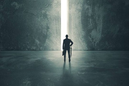Ο γρίφος με τον «άγνωστο Χ πρωθυπουργό» και το ερωτηματικό στη στάση Ανδρουλάκη