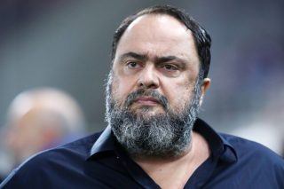Η «μαύρη γραβάτα», ο «άχρηστος» και οι «συμμορίες»