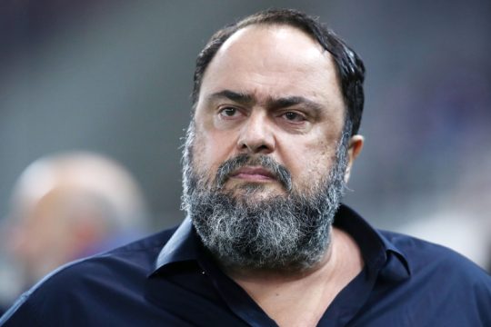 Η «μαύρη γραβάτα», ο «άχρηστος» και οι «συμμορίες»