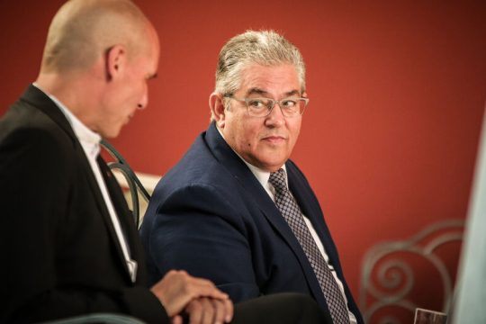 Με «χέρι συντροφικότητας» απαντά το ΜέΡΑ25 στα περί ιδιωτικοποιήσεων Βαρουφάκη από ΚΚΕ