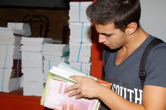 Καταγγελίες για τις συμβάσεις υπηρεσιών και προμήθειας πρώτων υλών