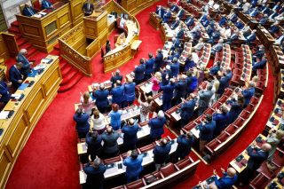 Στη μαύρη λίστα της κοινής γνώμης οι πολιτικοί και οι δημοσιογράφοι