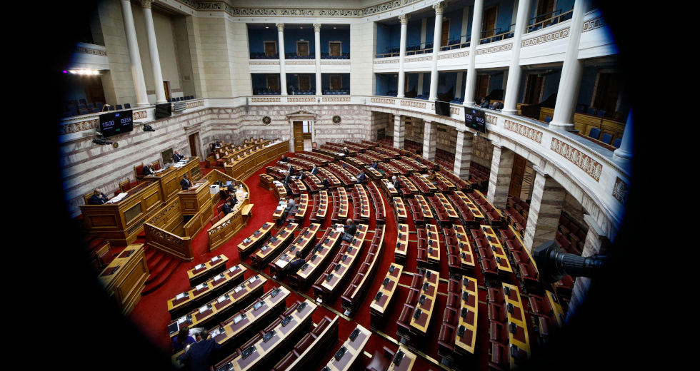 Με ευρεία πλειοψηφία τα μέτρα για τα Τέμπη, μόνη της η Ν.Δ. το ακαταδίωκτο-πρόκληση