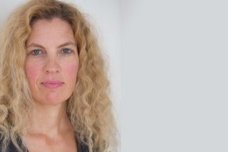 «Να κόψουμε τον ομφάλιο λώρο μεταξύ υψηλής γραφειοκρατίας και υπερπλουσίων»