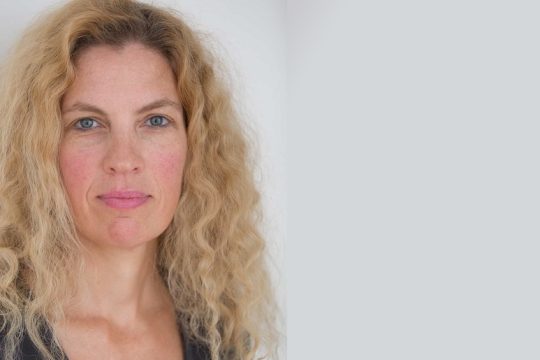 «Να κόψουμε τον ομφάλιο λώρο μεταξύ υψηλής γραφειοκρατίας και υπερπλουσίων»