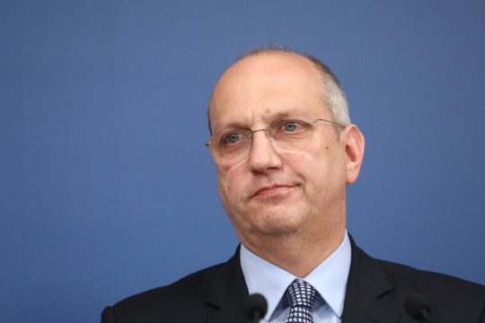 Απίθανες δικαιολογίες από τον Οικονόμου