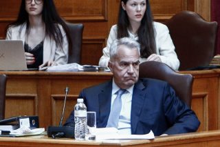 Εκτεθειμένη η κυβέρνηση για τη διάταξη
