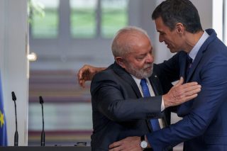 Ο Λούλα ξανασυστήνει τη Βραζιλία στην Ευρώπη