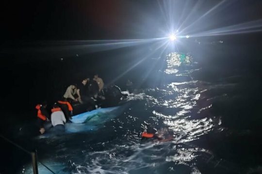Τους 25 έφτασαν οι νεκροί από τη βύθιση χθες σκάφους με μετανάστες ανοιχτά της Τυνησίας