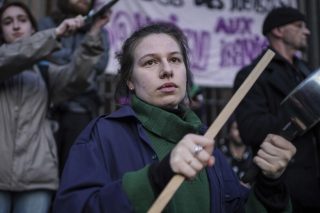 Ο Μακρόν… απειλείται από κατσαρόλες