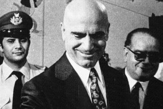 «Το πουλί του Παττακού το ’χεσε η αλεπού»