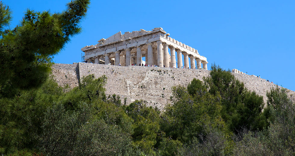 Μαχαίρωσαν 18χρονο στην Ακρόπολη για να του πάρουν το τσαντάκι