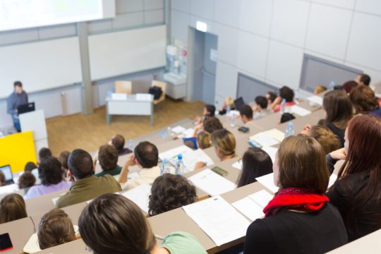 Το πραγματικό πρόβλημα του ΙΚΥ είναι η έλλειψη πολιτικής υποτροφιών