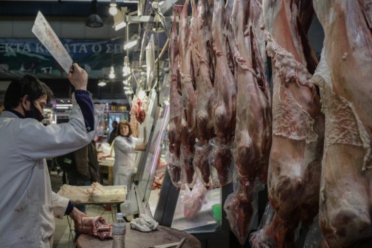 Κτηνοτρόφοι: «Να μην ενταχθούν τα αμνοερίφια στο “Καλάθι του Πάσχα”»