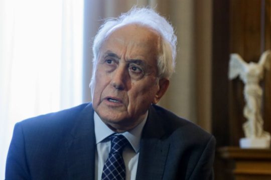 Ρουπακιώτης: Ο Τζανερίκος υποχρεούταν να επισημάνει τη βίαιη ανατροπή από την κυβέρνηση