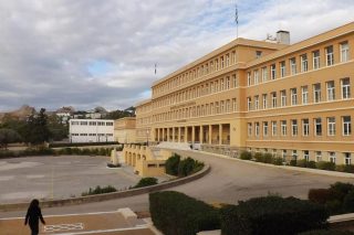 Εμφανίζεται ακόμα στην κατάσταση του προσωπικού αν και απουσιάζει επί δύο έτη