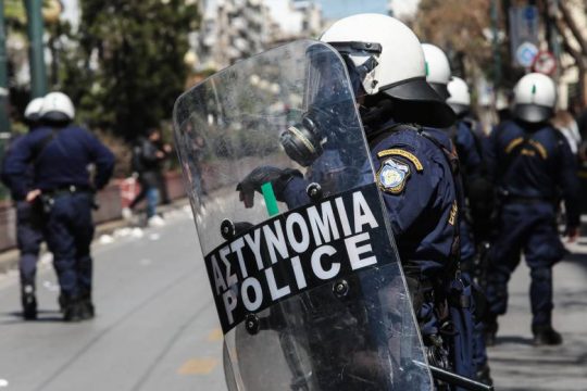 Πυροβολισμοί από αστυνομικό έξω από την ΑΣΟΕΕ