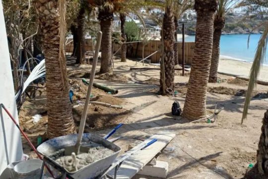 Επτά συλλήψεις στη Μύκονο μετά τον σάλο για πολεοδομικές παραβάσεις