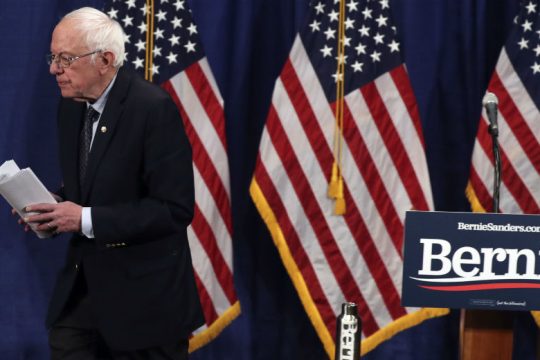 Εκτός προεδρικής κούρσας (ξανά) ο Μπέρνι Σάντερς – Ανοιχτή στήριξη σε Μπάιντεν