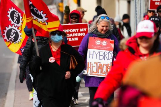 Προβλήματα στο σύστημα μετανάστευσης του Καναδά, λόγω απεργίας στο Δημόσιο