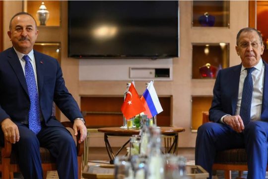 Στην Τουρκία ο Λαβρόφ, για συζητήσεις για τη συμφωνία για τα σιτηρά