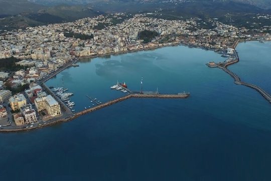 Ταχύπλοο με Τούρκους τουρίστες προσέκρουσε στο λιμάνι της Χίου [Βίντεο]