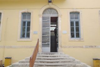 Καταδικάστηκε γυναικοκτόνος στα Χανιά που μαχαίρωσε πολλαπλά τη σύζυγό του