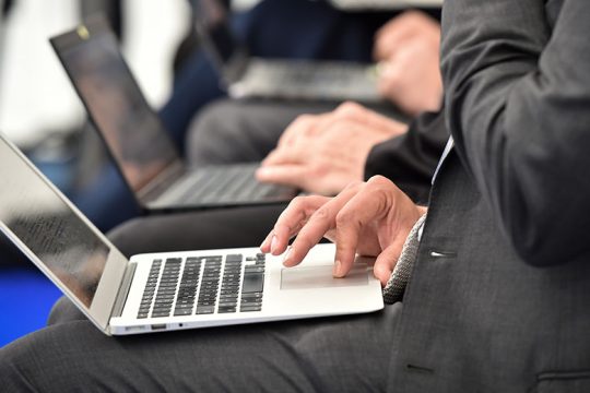 Καταγγελία ΠΑΜΕ για απολύσεις στο newsbomb… εξαιτίας της εφημερίδας «Μακελειό»