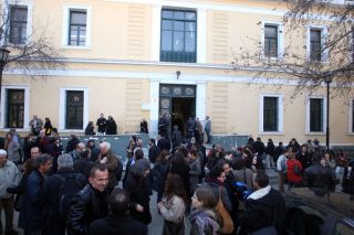 Οι δημόσιοι υπάλληλοι διαμαρτύρονται ενάντια στην προσφυγή Βορίδη