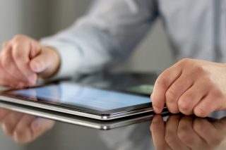 «Μήπως έχουμε τον ίδιο γκόμενο» και μάλιστα στου Ζωγράφου;
